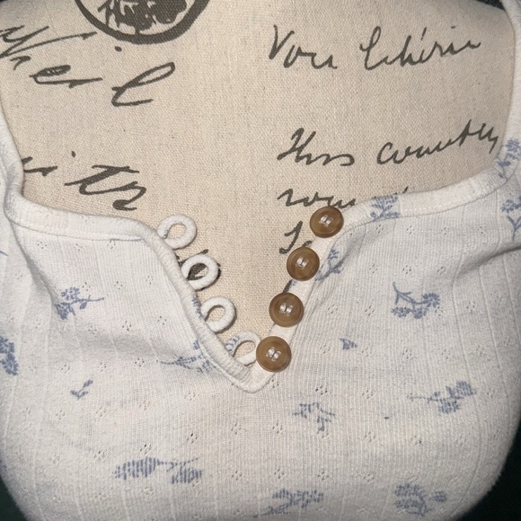 White Floral Top - Picture 4 of 9